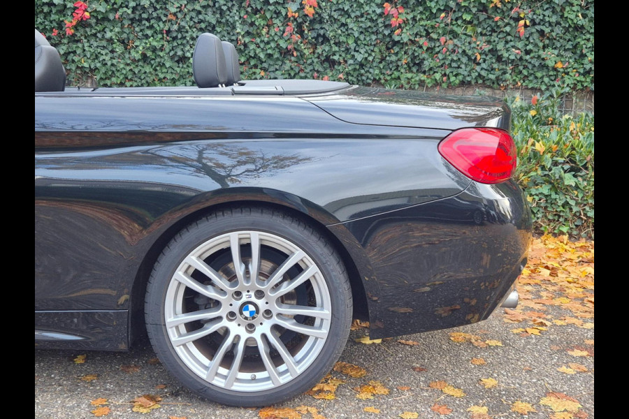 BMW 4 Serie Cabrio 420i M Sport High Executive Cabrio Dig. Dash Apple CarPlay Elek.Stoelen Nbt Evo GR Navi Leder Zwart NAP BMW 4 Serie Cabrio 420i M Sport High Executive Cabrio Dig. Dash Apple CarPlay Elek.Stoelen Nbt Evo GR Navi Leder Zwart NAP