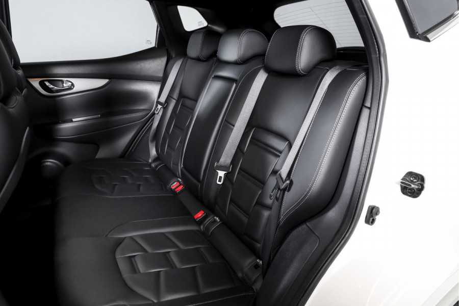 Nissan QASHQAI 1.3 DIG-T Tekna + 160 PK - Automaat | Pano | Adapt. Cruise | Stoel-+Voorruitverw. | Elek. Stoel | PDC | 360 Camera | NAV + App. Connect | ECC | Bose | LM 19" | Trekhaak | Nissan QASHQAI 1.3 DIG-T Tekna + 160 PK - Automaat | Pano | Adapt. Cruise | Stoel-+Voorruitverw. | Elek. Stoel | PDC | 360 Camera | NAV + App. Connect | ECC | Bose | LM 19" | Trekhaak |