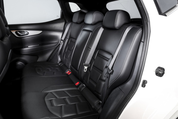 Nissan QASHQAI 1.3 DIG-T Tekna + 160 PK - Automaat | Pano | Adapt. Cruise | Stoel-+Voorruitverw. | Elek. Stoel | PDC | 360 Camera | NAV + App. Connect | ECC | Bose | LM 19" | Trekhaak | Nissan QASHQAI 1.3 DIG-T Tekna + 160 PK - Automaat | Pano | Adapt. Cruise | Stoel-+Voorruitverw. | Elek. Stoel | PDC | 360 Camera | NAV + App. Connect | ECC | Bose | LM 19" | Trekhaak |
