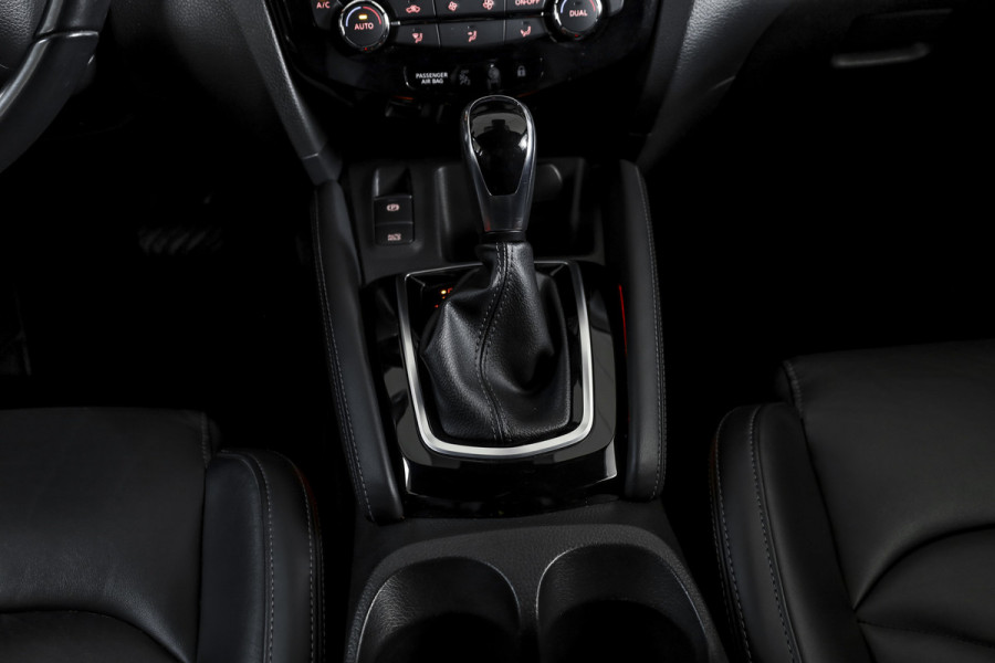Nissan QASHQAI 1.3 DIG-T Tekna + 160 PK - Automaat | Pano | Adapt. Cruise | Stoel-+Voorruitverw. | Elek. Stoel | PDC | 360 Camera | NAV + App. Connect | ECC | Bose | LM 19" | Trekhaak | Nissan QASHQAI 1.3 DIG-T Tekna + 160 PK - Automaat | Pano | Adapt. Cruise | Stoel-+Voorruitverw. | Elek. Stoel | PDC | 360 Camera | NAV + App. Connect | ECC | Bose | LM 19" | Trekhaak |