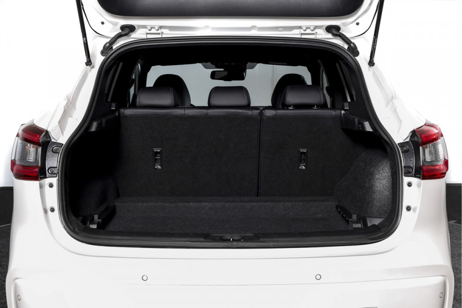 Nissan QASHQAI 1.3 DIG-T Tekna + 160 PK - Automaat | Pano | Adapt. Cruise | Stoel-+Voorruitverw. | Elek. Stoel | PDC | 360 Camera | NAV + App. Connect | ECC | Bose | LM 19" | Trekhaak | Nissan QASHQAI 1.3 DIG-T Tekna + 160 PK - Automaat | Pano | Adapt. Cruise | Stoel-+Voorruitverw. | Elek. Stoel | PDC | 360 Camera | NAV + App. Connect | ECC | Bose | LM 19" | Trekhaak |