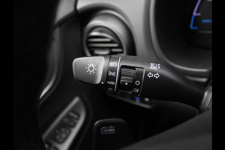 Hyundai Kona EV Premium 64 kWh CARPLAY | 3 FASE | CAMERA | DAB | LED | STOELVERW/VENT | LMV | ADAPCRUISE | LEER | HEAD-UP