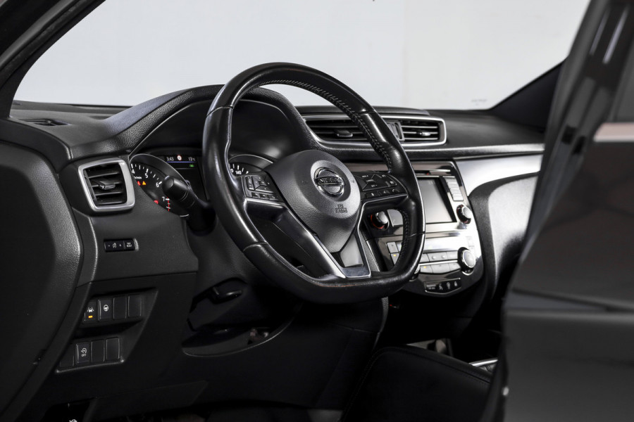 Nissan QASHQAI 1.3 DIG-T Tekna + 140 PK | Pano | Adapt. Cruise | Stoel-+Voorruitverw. | PDC | 360 Camera | NAV + App. Connect | ECC | Bose | LM 19" |