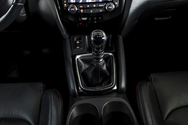 Nissan QASHQAI 1.3 DIG-T Tekna + 140 PK | Pano | Adapt. Cruise | Stoel-+Voorruitverw. | PDC | 360 Camera | NAV + App. Connect | ECC | Bose | LM 19" |