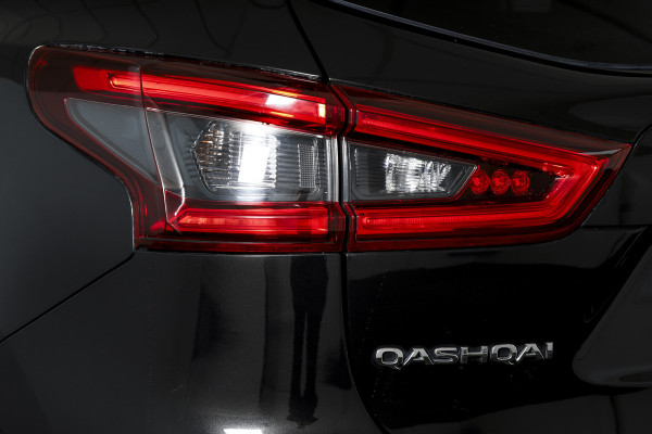 Nissan QASHQAI 1.3 DIG-T Tekna + 140 PK | Pano | Adapt. Cruise | Stoel-+Voorruitverw. | PDC | 360 Camera | NAV + App. Connect | ECC | Bose | LM 19" |