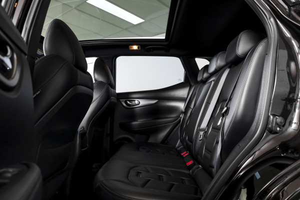 Nissan QASHQAI 1.3 DIG-T Tekna + 140 PK | Pano | Adapt. Cruise | Stoel-+Voorruitverw. | PDC | 360 Camera | NAV + App. Connect | ECC | Bose | LM 19" |