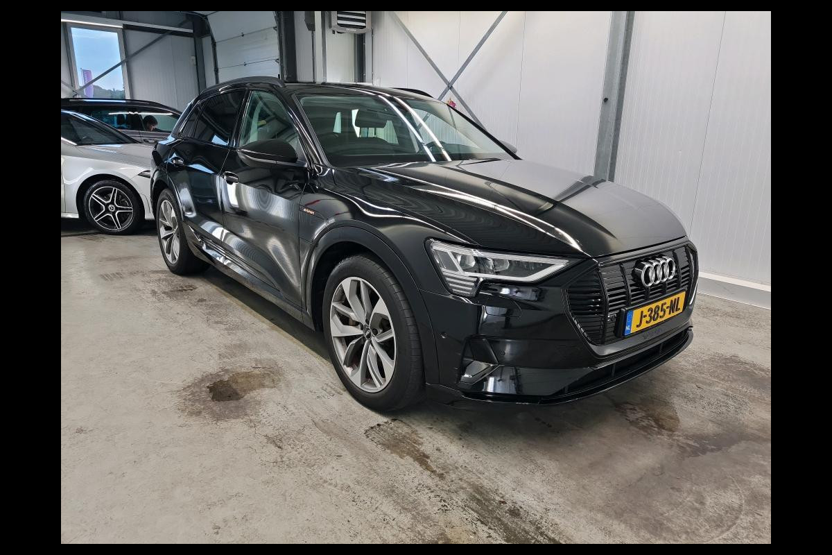 Audi e-tron 50 quattro Business edition 71 kWh Navigatie Apple Carplay/Android Auto Camera Parkeersensoren Adaptive Cruise Control Full LED  Lichtmetalen velgen Climate Control Audi e-tron 50 quattro Business edition 71 kWh Navigatie Apple Carplay/Android Auto Camera Parkeersensoren Adaptive Cruise Control Full LED  Lichtmetalen velgen Climate Control