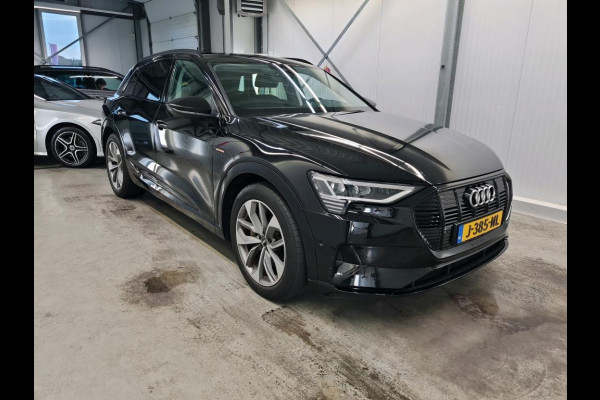 Audi e-tron 50 quattro Business edition 71 kWh Navigatie Apple Carplay/Android Auto Camera Parkeersensoren Adaptive Cruise Control Full LED  Lichtmetalen velgen Climate Control Audi e-tron 50 quattro Business edition 71 kWh Navigatie Apple Carplay/Android Auto Camera Parkeersensoren Adaptive Cruise Control Full LED  Lichtmetalen velgen Climate Control