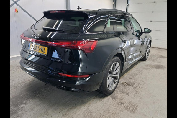 Audi e-tron 50 quattro Business edition 71 kWh Navigatie Apple Carplay/Android Auto Camera Parkeersensoren Adaptive Cruise Control Full LED  Lichtmetalen velgen Climate Control Audi e-tron 50 quattro Business edition 71 kWh Navigatie Apple Carplay/Android Auto Camera Parkeersensoren Adaptive Cruise Control Full LED  Lichtmetalen velgen Climate Control