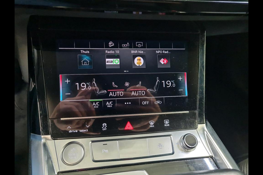 Audi e-tron 50 quattro Business edition 71 kWh Navigatie Apple Carplay/Android Auto Camera Parkeersensoren Adaptive Cruise Control Full LED  Lichtmetalen velgen Climate Control Audi e-tron 50 quattro Business edition 71 kWh Navigatie Apple Carplay/Android Auto Camera Parkeersensoren Adaptive Cruise Control Full LED  Lichtmetalen velgen Climate Control