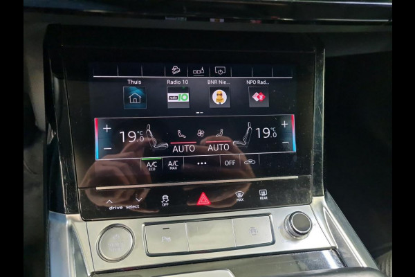 Audi e-tron 50 quattro Business edition 71 kWh Navigatie Apple Carplay/Android Auto Camera Parkeersensoren Adaptive Cruise Control Full LED  Lichtmetalen velgen Climate Control Audi e-tron 50 quattro Business edition 71 kWh Navigatie Apple Carplay/Android Auto Camera Parkeersensoren Adaptive Cruise Control Full LED  Lichtmetalen velgen Climate Control