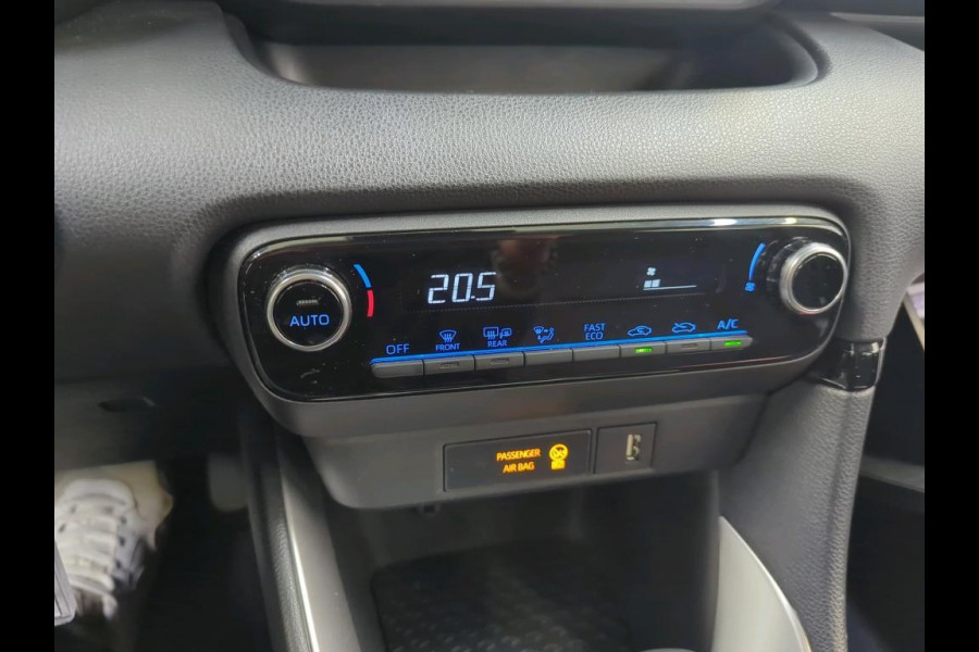 Toyota Yaris 1.5 Hybrid Active Navigatie Apple Carplay/Android Auto Camera Adaptive Cruise Control  Climate Control Toyota Yaris 1.5 Hybrid Active Navigatie Apple Carplay/Android Auto Camera Adaptive Cruise Control  Climate Control
