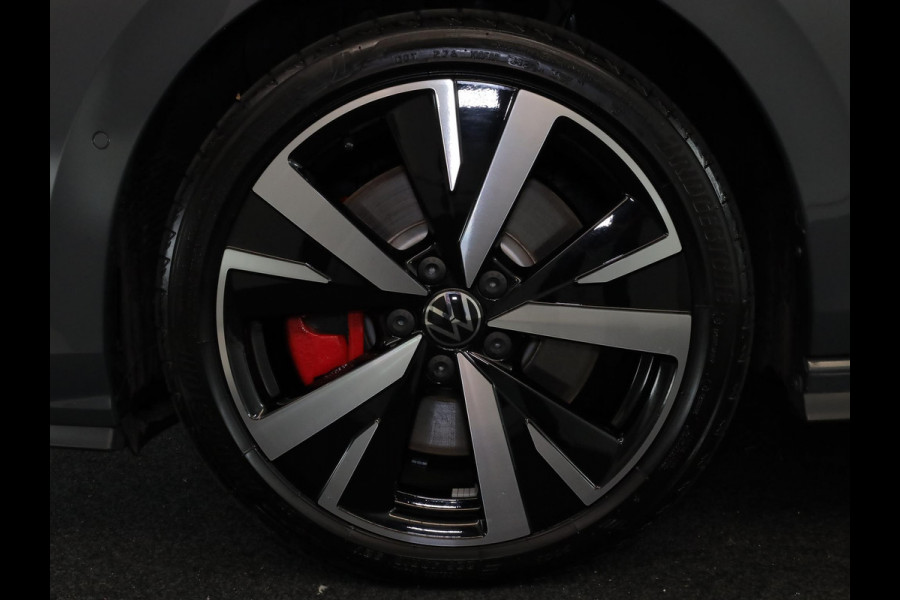 Volkswagen Golf 1.5 eHybrid GTE 272 pk Automaat (DSG) | Sportpakket | Panoramadak | Lederen bekleding | Elektr. trekhaak | Parkeersensoren | Blackstyle | Stoelverwarming |