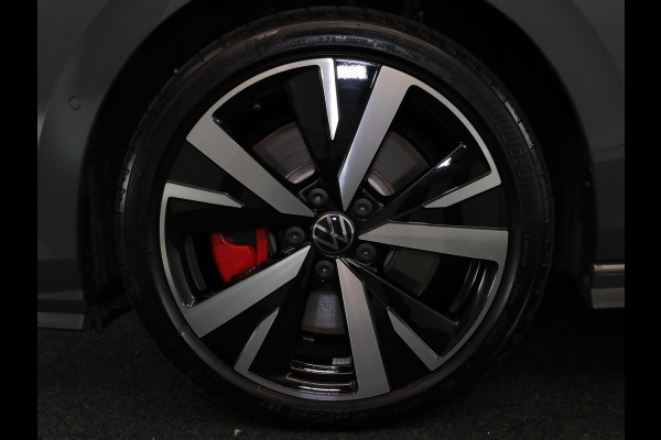Volkswagen Golf 1.5 eHybrid GTE 272 pk Automaat (DSG) | Sportpakket | Panoramadak | Lederen bekleding | Elektr. trekhaak | Parkeersensoren | Blackstyle | Stoelverwarming |