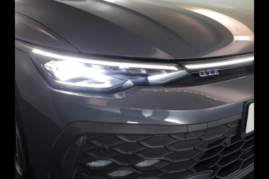 Volkswagen Golf 1.5 eHybrid GTE 272 pk Automaat (DSG) | Sportpakket | Panoramadak | Lederen bekleding | Elektr. trekhaak | Parkeersensoren | Blackstyle | Stoelverwarming |