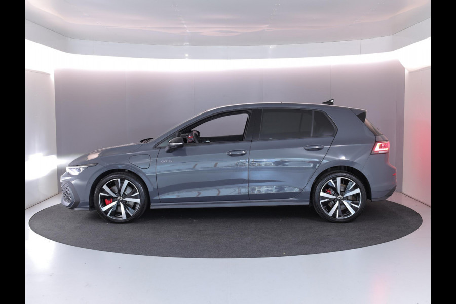 Volkswagen Golf 1.5 eHybrid GTE 272 pk Automaat (DSG) | Sportpakket | Panoramadak | Lederen bekleding | Elektr. trekhaak | Parkeersensoren | Blackstyle | Stoelverwarming |