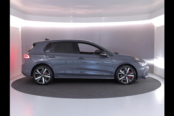 Volkswagen Golf 1.5 eHybrid GTE 272 pk Automaat (DSG) | Sportpakket | Panoramadak | Lederen bekleding | Elektr. trekhaak | Parkeersensoren | Blackstyle | Stoelverwarming |