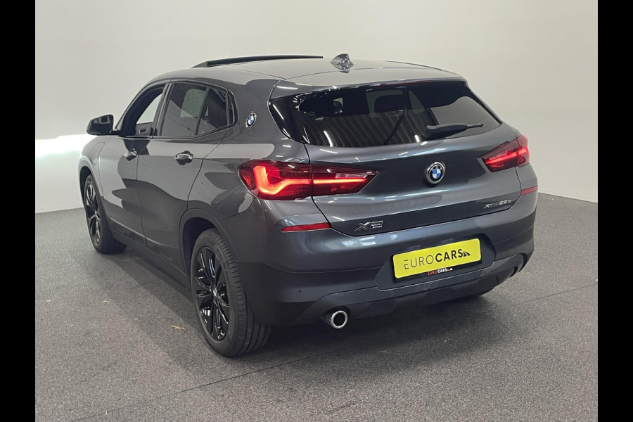 BMW X2 xDrive25e High Executive Sportline Panoramadak Groot Navi carplay/android Sportstoelen stoelverwarming parkeersensoren Voor+Achter Donkere hemel