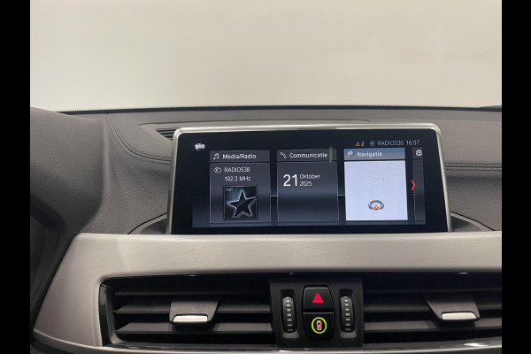 BMW X2 xDrive25e High Executive Sportline Panoramadak Groot Navi carplay/android Sportstoelen stoelverwarming parkeersensoren Voor+Achter Donkere hemel