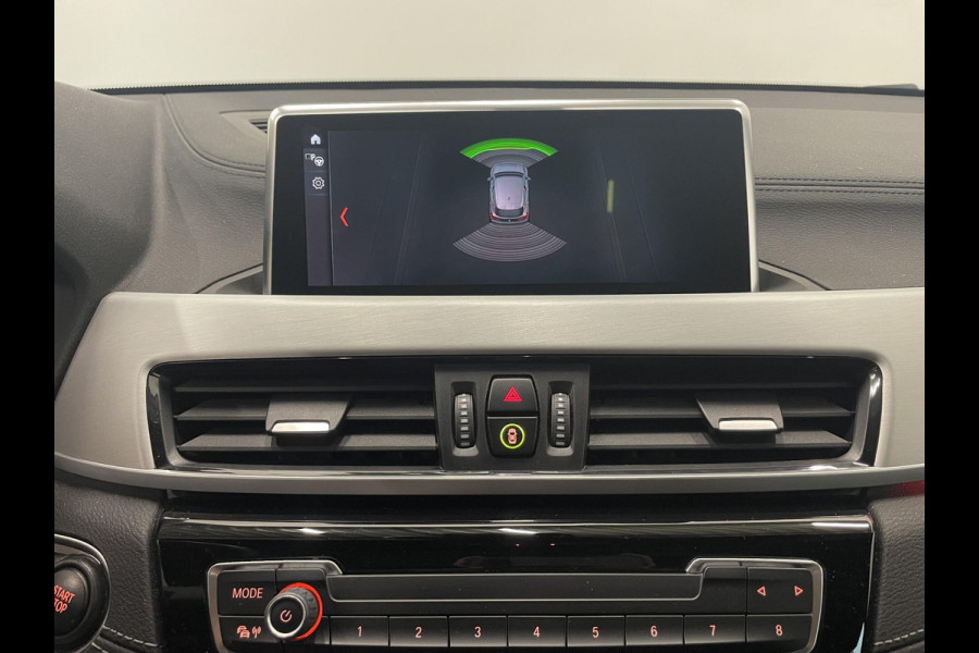 BMW X2 xDrive25e High Executive Sportline Panoramadak Groot Navi carplay/android Sportstoelen stoelverwarming parkeersensoren Voor+Achter Donkere hemel