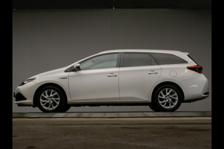 Toyota Auris Touring Sports 1.8 Hybrid Dynamic Go Sport (NAVI,CAMERA,CLIMATE,CRUISE,PDC,GETINT,DAB,SPORTSTOELEN,LM VELGEN) Toyota Auris Touring Sports 1.8 Hybrid Dynamic Go Sport (NAVI,CAMERA,CLIMATE,CRUISE,PDC,GETINT,DAB,SPORTSTOELEN,LM VELGEN)