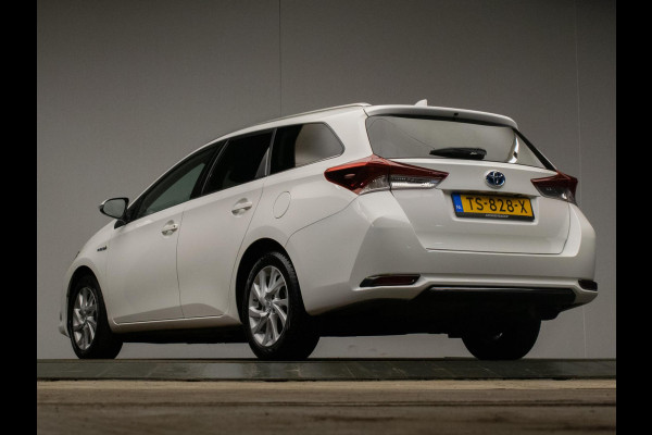 Toyota Auris Touring Sports 1.8 Hybrid Dynamic Go Sport (NAVI,CAMERA,CLIMATE,CRUISE,PDC,GETINT,DAB,SPORTSTOELEN,LM VELGEN) Toyota Auris Touring Sports 1.8 Hybrid Dynamic Go Sport (NAVI,CAMERA,CLIMATE,CRUISE,PDC,GETINT,DAB,SPORTSTOELEN,LM VELGEN)