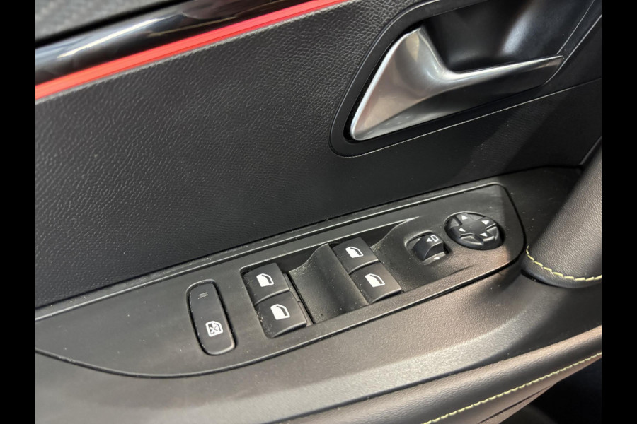 Peugeot e-2008 EV GT 50 kWh Panoramadak | Stoelverwarming | Navigatie | Android auto / Apple carplay Peugeot e-2008 EV GT 50 kWh Panoramadak | Stoelverwarming | Navigatie | Android auto / Apple carplay