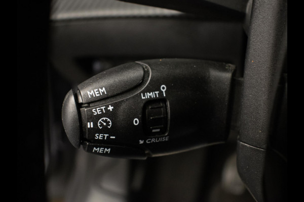 Peugeot 208 1.2 PureTech Blue Lease Active Sport (APPLE CARPLAY,NAVI,CRUISE,CLIMATE,PDC,LED,SPORTSTOELEN,NETTE STAAT)