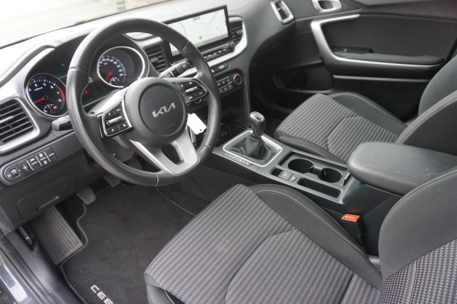 Kia Ceed 1.0 T-GDi 120PK DynamicLine/Geen Importauto/ All-Seasonbanden.
