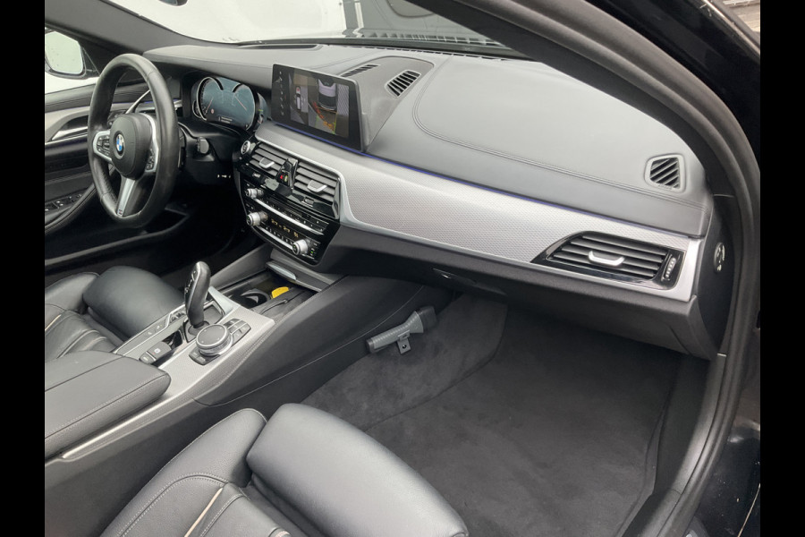 BMW 5 Serie 530D M-sport 6-Cilinder Pano Trekhaak HUD 360cam Standkachel Sfeerverl NL-Auto VOL!