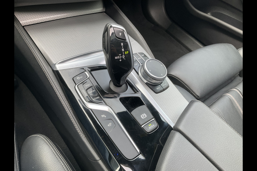 BMW 5 Serie 530D M-sport 6-Cilinder Pano Trekhaak HUD 360cam Standkachel Sfeerverl NL-Auto VOL!