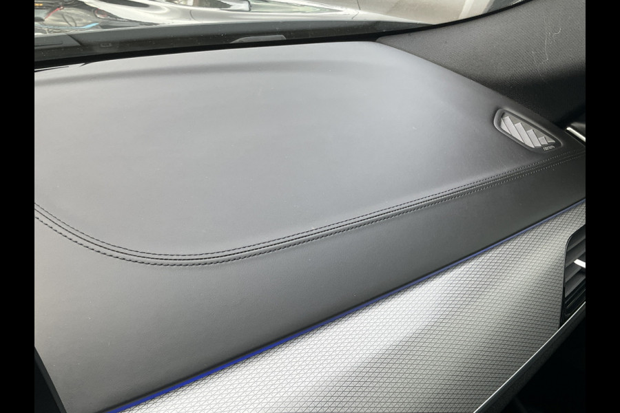 BMW 5 Serie 530D M-sport 6-Cilinder Pano Trekhaak HUD 360cam Standkachel Sfeerverl NL-Auto VOL!