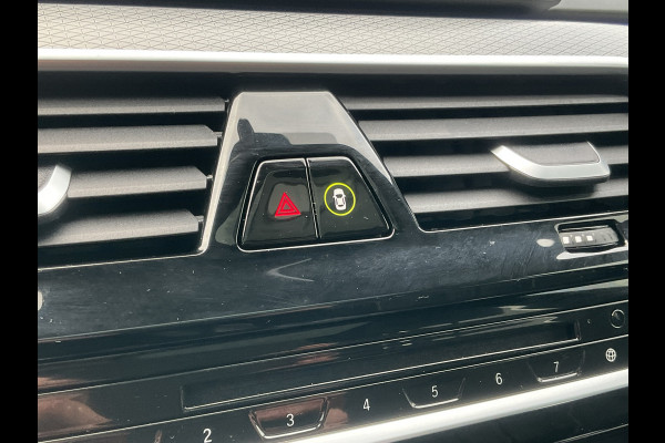 BMW 5 Serie 530D M-sport 6-Cilinder Pano Trekhaak HUD 360cam Standkachel Sfeerverl NL-Auto VOL!