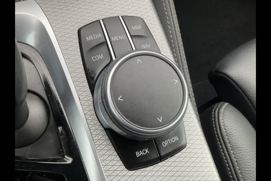 BMW 5 Serie 530D M-sport 6-Cilinder Pano Trekhaak HUD 360cam Standkachel Sfeerverl NL-Auto VOL!