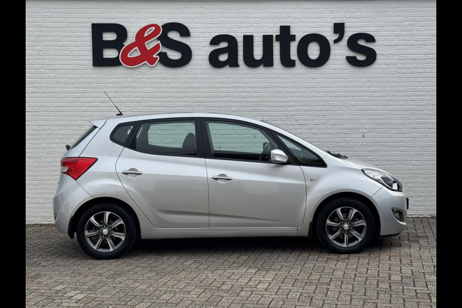 Hyundai ix20 1.6i Go! Automaat Parkeer sensoren Clima Cruise Stuur en stoelverwarming