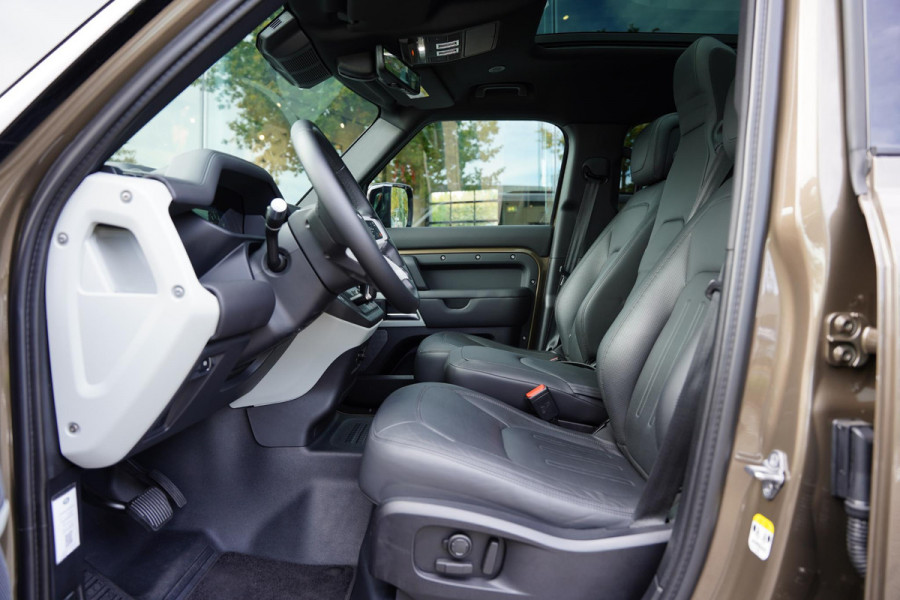 Land Rover Defender 110 P 400 E HSE 6 Persoons Panoramaroof Side Steps