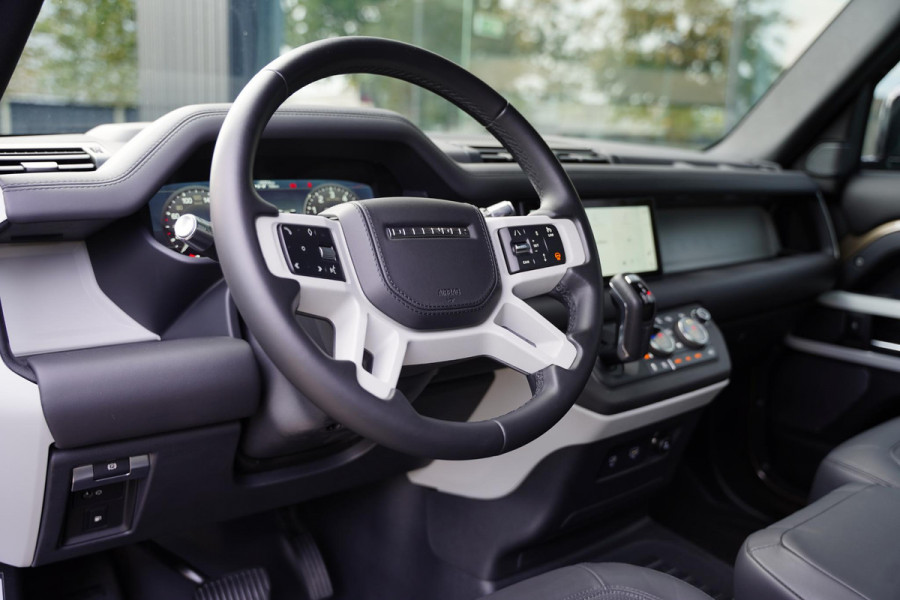 Land Rover Defender 110 P 400 E HSE 6 Persoons Panoramaroof Side Steps