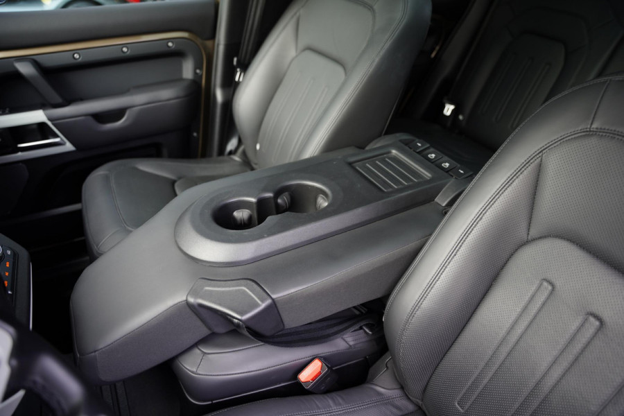 Land Rover Defender 110 P 400 E HSE 6 Persoons Panoramaroof Side Steps