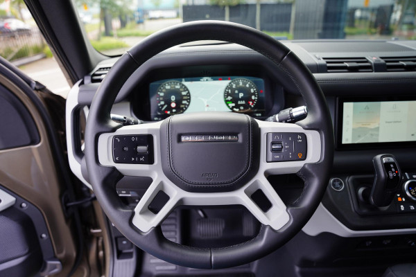 Land Rover Defender 110 P 400 E HSE 6 Persoons Panoramaroof Side Steps