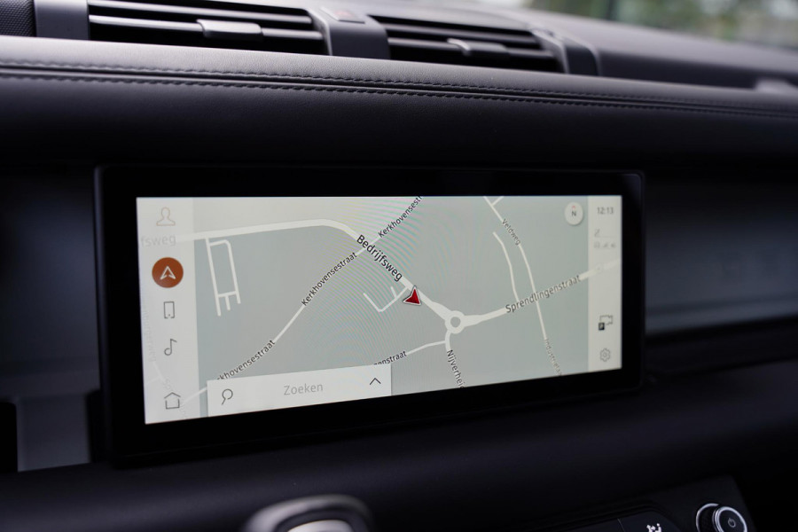 Land Rover Defender 110 P 400 E HSE 6 Persoons Panoramaroof Side Steps