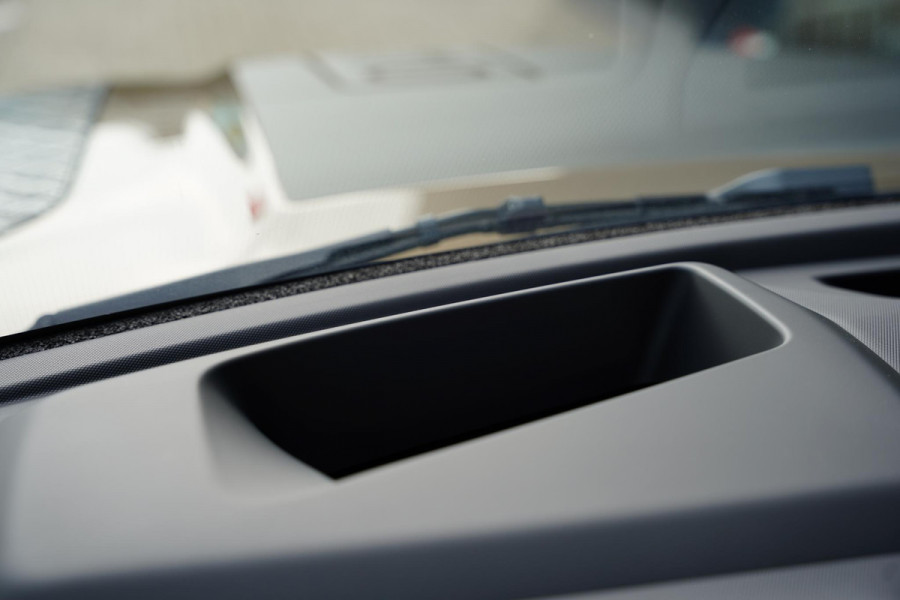 Land Rover Defender 110 P 400 E HSE 6 Persoons Panoramaroof Side Steps