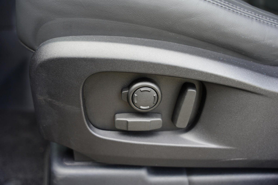 Land Rover Defender 110 P 400 E HSE 6 Persoons Panoramaroof Side Steps