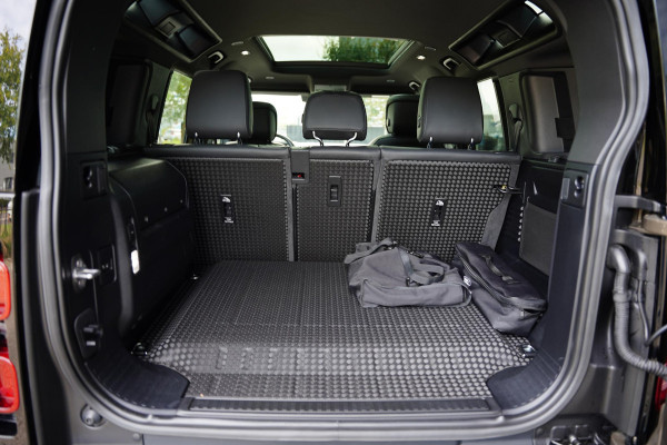 Land Rover Defender 110 P 400 E HSE 6 Persoons Panoramaroof Side Steps