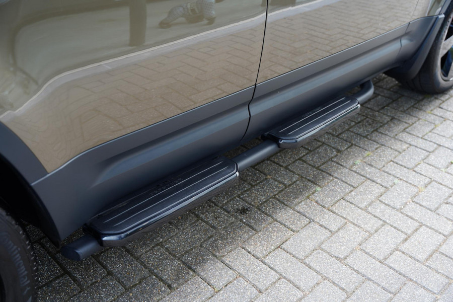 Land Rover Defender 110 P 400 E HSE 6 Persoons Panoramaroof Side Steps