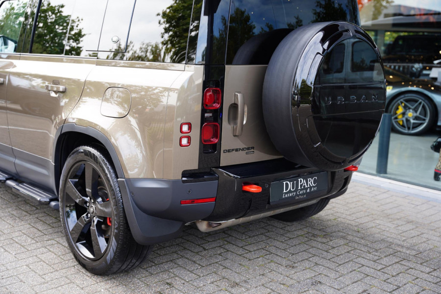 Land Rover Defender 110 P 400 E HSE 6 Persoons Panoramaroof Side Steps