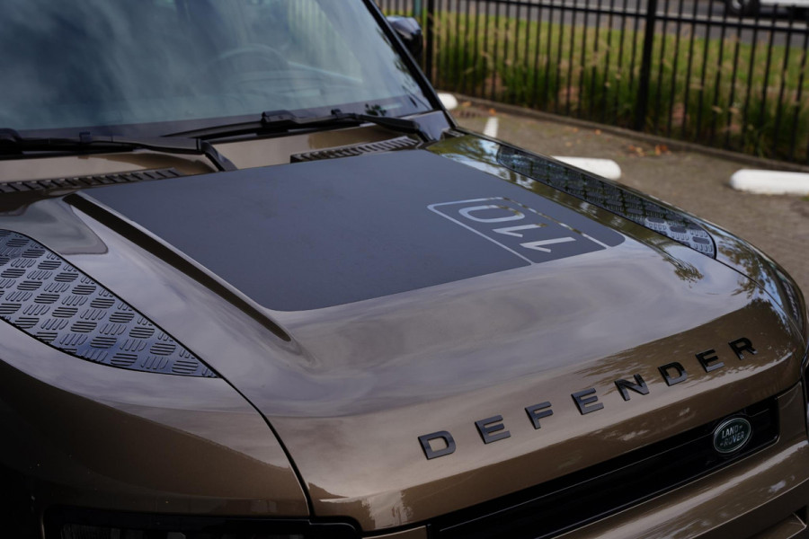 Land Rover Defender 110 P 400 E HSE 6 Persoons Panoramaroof Side Steps