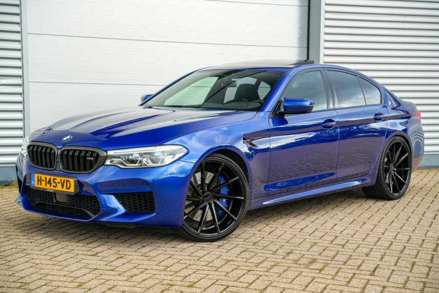 BMW 5 Serie M5 F90 Schuifdak Marina Blue 22'' Vossen Downpipe BMW 5 Serie M5 F90 Schuifdak Marina Blue 22'' Vossen Downpipe