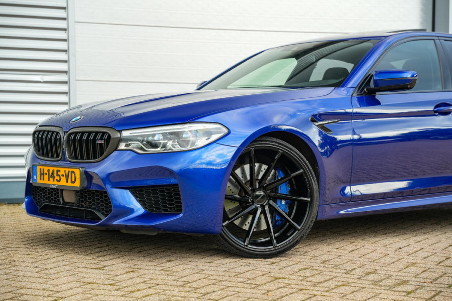 BMW 5 Serie M5 F90 Schuifdak Marina Blue 22'' Vossen Downpipe BMW 5 Serie M5 F90 Schuifdak Marina Blue 22'' Vossen Downpipe