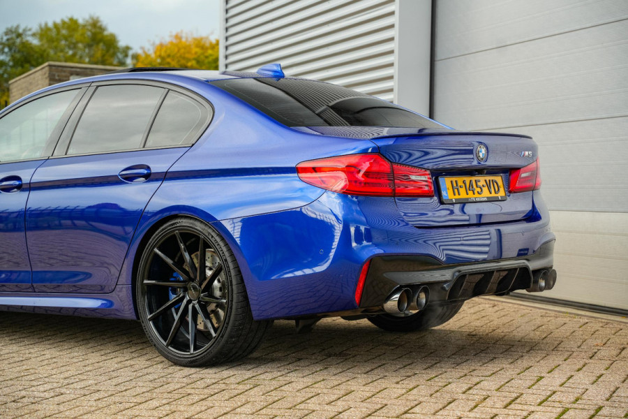 BMW 5 Serie M5 F90 Schuifdak Marina Blue 22'' Vossen Downpipe BMW 5 Serie M5 F90 Schuifdak Marina Blue 22'' Vossen Downpipe