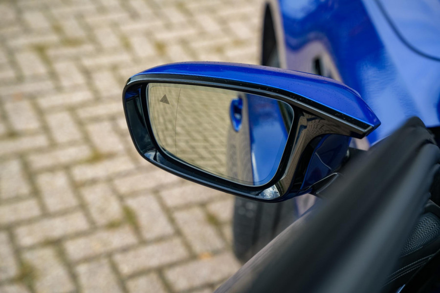 BMW 5 Serie M5 F90 Schuifdak Marina Blue 22'' Vossen Downpipe BMW 5 Serie M5 F90 Schuifdak Marina Blue 22'' Vossen Downpipe